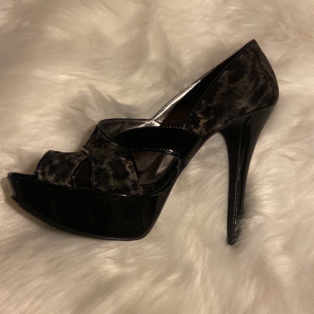 Guess‎ High Heal shoes - Picture 9 of 12
